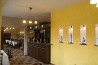 a yellow wall with a bar in a restaurant at HOTEL ŁABĘDY i Hostel Łabędy in Gliwice