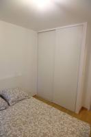a bedroom with a bed and a large closet at Appartement dans résidence au calme in Bayonne