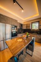 Kuchyň nebo kuchyňský kout v ubytování New Balturk Villas Sapanca