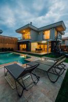 Bazén v ubytování New Balturk Villas Sapanca nebo v jeho okolí