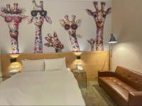 Postel nebo postele na pokoji v ubytování Travel Art Inn