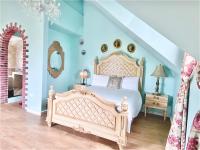 a bedroom with a white bed and a blue wall at England Castle B&amp;B in Wujie