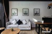 Posezení v ubytování Saturays condo One Bedroom Suite 178