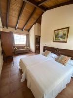 Postel nebo postele na pokoji v ubytování Hotel rural Monasterio de Ara Mada