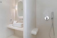 A bathroom at NEW - Villa Aperanto - MG Villas Mykonos