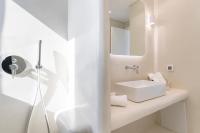 A bathroom at NEW - Villa Aperanto - MG Villas Mykonos