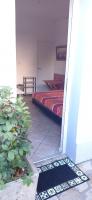 Posteľ alebo postele v izbe v ubytovaní Chambre meublée indépendante, avec piscine et jardin, 1 lit pour 2 personnes Direct Gare Aéroport