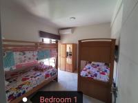 Postel nebo postele na pokoji v ubytování Marassi blanca vibes 3bedrooms family apartment