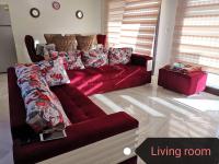 Posezení v ubytování Marassi blanca vibes 3bedrooms family apartment