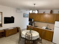 Kuchnia lub aneks kuchenny w obiekcie Dodi Apartman