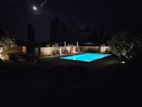Bazén v ubytovaní Apartmani Gržinić alebo v jeho blízkosti