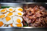 Makanan di atau berdekatan hotel