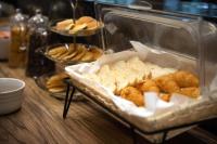 Makanan di atau berdekatan hotel