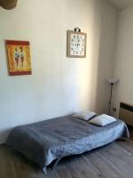 a bedroom with a bed and a clock on the wall at Cadre d&#39;exception in Orange