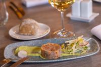 Jídlo v hotelu nebo okolí