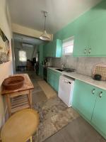 Kuchyň nebo kuchyňský kout v ubytování Comfy Kourouta Apartment & Suite