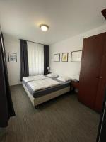 Postel nebo postele na pokoji v ubytování Apartments Gato Karlovy Vary Stara Role