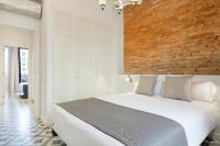 Postel nebo postele na pokoji v ubytování Uma Suites Sagrada Familia