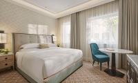 Great Scotland Yard Hotel, part of Hyattにあるベッド