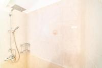 A bathroom at Mazis Deluxe Apartment
