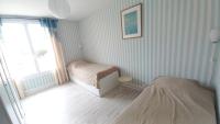 Łóżko lub łóżka w pokoju w obiekcie LES FLOTS BLEUS - Appartement 2 chambres vue mer