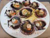 a plate of oysters on a white plate at Hotel Restaurante Las Camelias in Jarrio