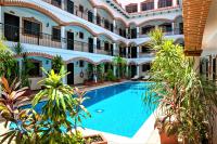 Hotel Colonial Playa del Carmenの敷地内または近くにあるプール