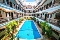 Hotel Colonial Playa del Carmenの敷地内または近くにあるプール