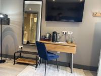 Příslušenství pro přípravu čaje a kávy v ubytování The Old Talbot Rooms Milton Keynes