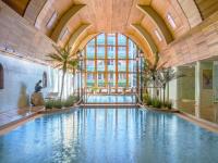 Bazén v ubytovaní Hotel Carbona Thermal Spa alebo v jeho blízkosti
