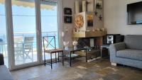 Posedenie v ubytovaní Evita Maisonette, Elegant Beachfront apt, Polychrono