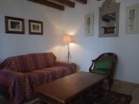 Posedenie v ubytovaní Charming detached 2 bedroom ancient house in medieval quarter of a small town in the Pays de la Loire, France