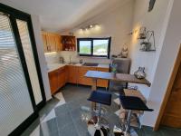 Kuchyňa alebo kuchynka v ubytovaní Holiday house with private pool and sauna