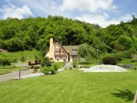 a house on a hill with a green lawn at GÏTE LA DANSE DES BICHES in Ranspach