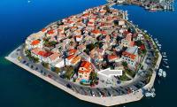 Nespecifikovaný výhled na destinaci Vranjic nebo výhled na město při pohledu z apartmánu