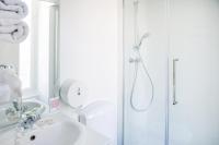 Een badkamer bij H&ocirc;tel Continental