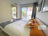 Posteľ alebo postele v izbe v ubytovaní Novelty Beach 2 Salou, climatizado, piscina y playa