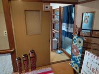 Private Room 1 Japanese Vintage House 4 Beds, Smoke Free, Free Parking Good to Travel for Tashiro Cats Islandにあるベッド