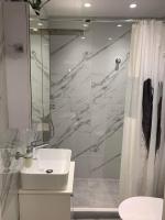 A bathroom at Corfu town Kanoni apartment