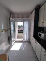 Kuchyň nebo kuchyňský kout v ubytování Apartamento en Villaverde de Pontones