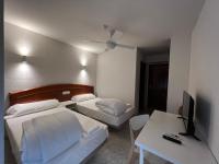 Posteľ alebo postele v izbe v ubytovaní Hostal la Embajada