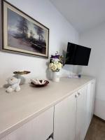 Televízia a/alebo spoločenská miestnosť v ubytovaní Residence Bella