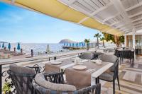 ヤリカヴァクにあるElite Hotel Yalıkavakの海の見えるレストラン