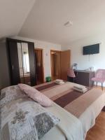 Postel nebo postele na pokoji v ubytování Rooms Marijanović Plitvice