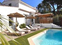 Bazén v ubytovaní La Villa les lauriers, 150 m de la mer, Grimaud, golfe de St Tropez alebo v jeho blízkosti