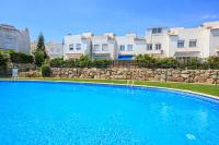 Bazén v ubytovaní LITORAL COSTA DORADA - LAS CUMBRES Only families alebo v jeho blízkosti