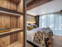 Łóżko lub łóżka w pokoju w obiekcie Chalet de prestige avec jacuzzi, sauna et cinéma - FR-1-570-42