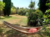 a hammock in a garden in a yard at Magnifiques maisons de campagne au sein d&#39;un vignoble in Cazouls-lès-Béziers