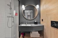 Moxy Szczecin Cityにあるバスルーム