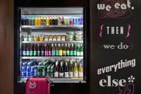Moxy Szczecin Cityに飾ってある許可証、賞状、看板またはその他の書類